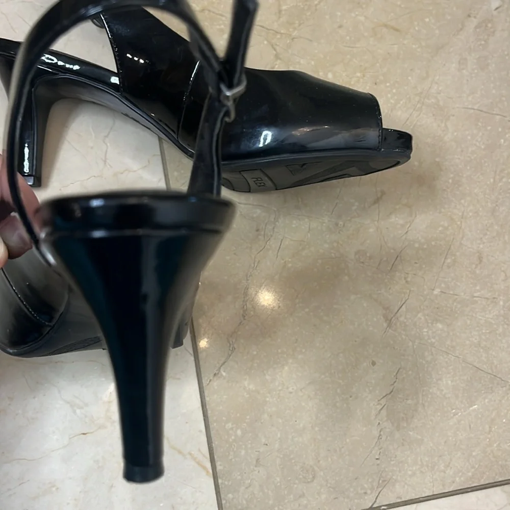 ⭐️ Life stride black sling-back heels- size 6.5 - Picture 6 of 10